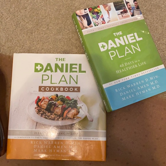 Daniel Plan Bk/Cookbook & Smoke Gray Water Bottle - Picture 1 of 8